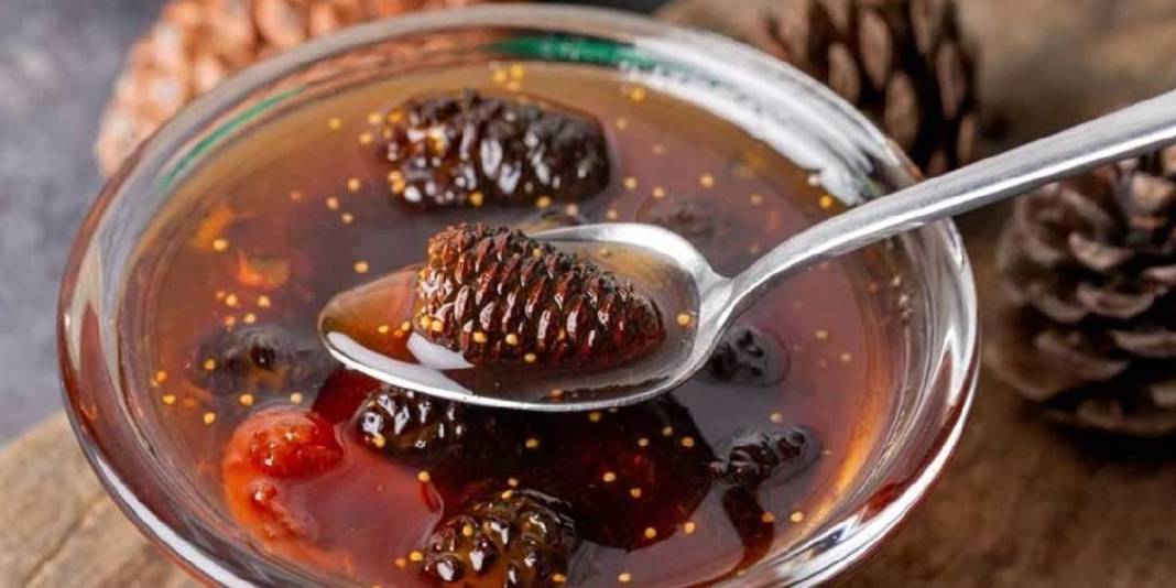 Dut değil keçiboynuzu hiç değil! Doğal yöntemlerle hazırlanıyor: Bu pekmez öksürüğü anında kesiyor 5